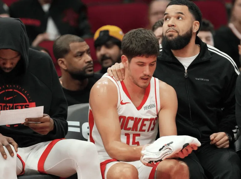 kaiyun-火记：火箭近两场合计让对手抢到了36个前场板+投中36记三分